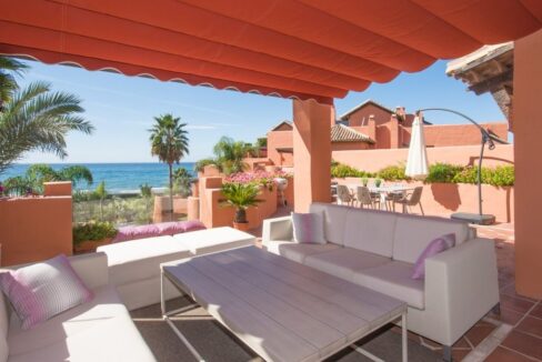 Beachfront apartment in Marbella
